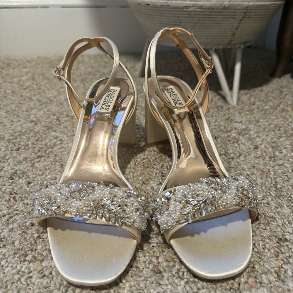 Badgley Mischka Champagne Gold Beaded‎ Pearl Embellished Heels